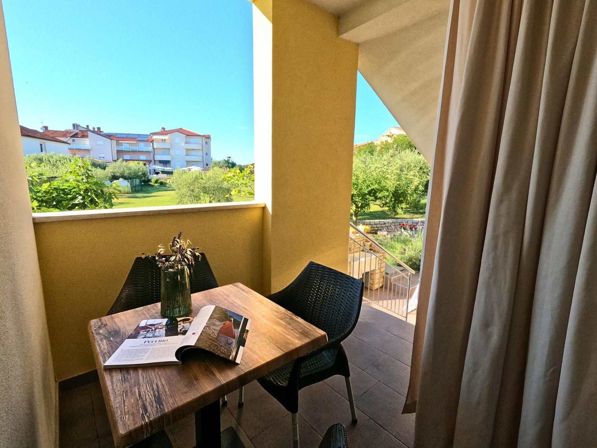 Apartments Goltes Lovrečica Buitenkant foto